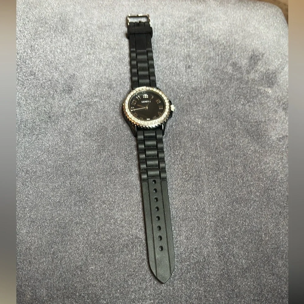 Geneva Rhinestone Bezel Watch Black Silicone Strap Minimalist Fashion Watch